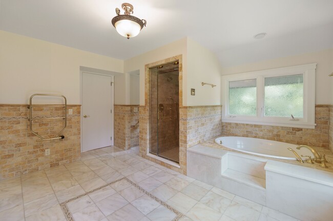 Building Photo - 388 Taconic Rd