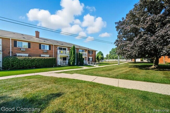 Building Photo - 2400 Parmenter Blvd