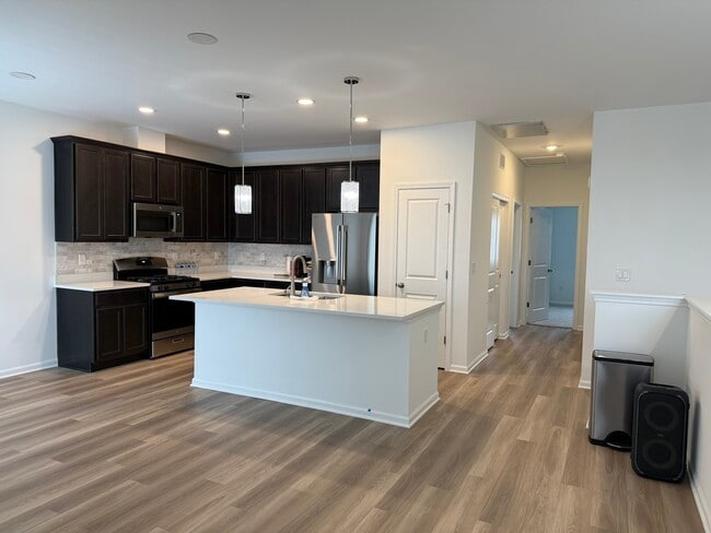 Primary Photo - 287 Kingsport Dr