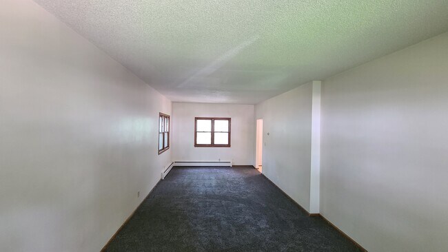 Building Photo - 714 11th Ave N