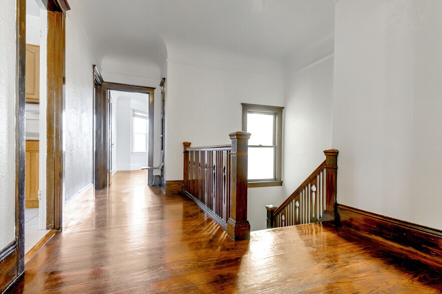 Building Photo - 382 29th St