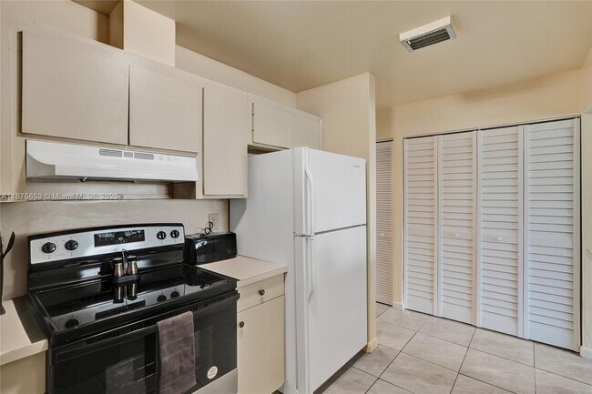 Building Photo - 5807 SW 27th St