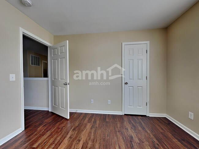 Building Photo - 406 Flint Dr