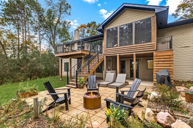 Building Photo - Designer 4 Bedroom Home with Sauna and Walk-Out Lower Level - Available May or June 1st