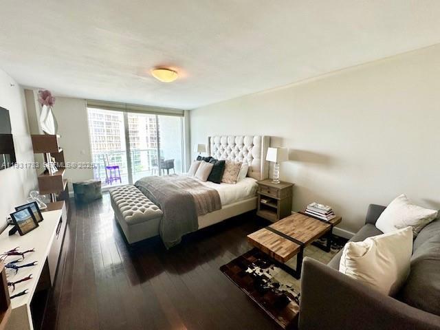 Building Photo - 20201 E Country Club Dr