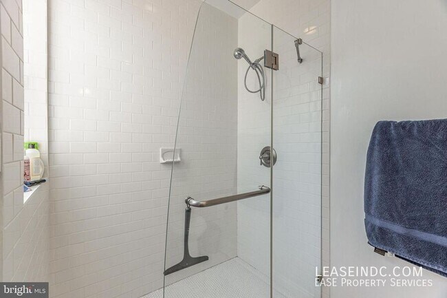 Building Photo - 604 Harvard St NW