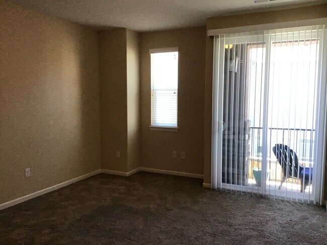 Building Photo - Luxury Living Awaits: Spacious Home with G...