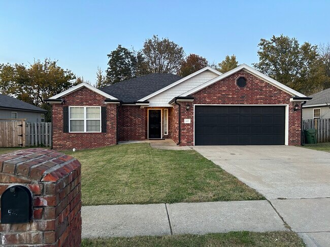 Primary Photo - 427 E McCann Rd