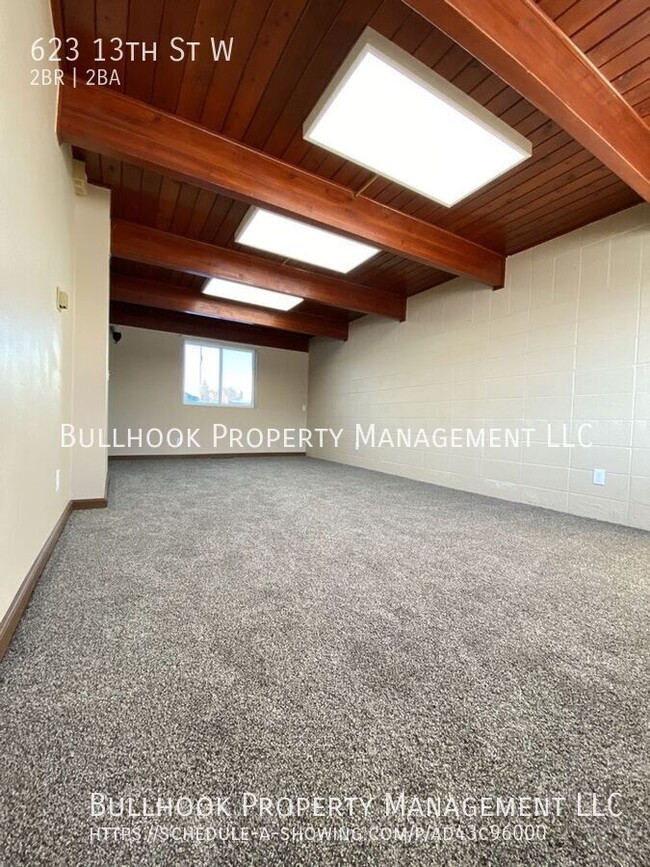 Building Photo - MOVE IN SPECIAL  - $300 off first full mon...