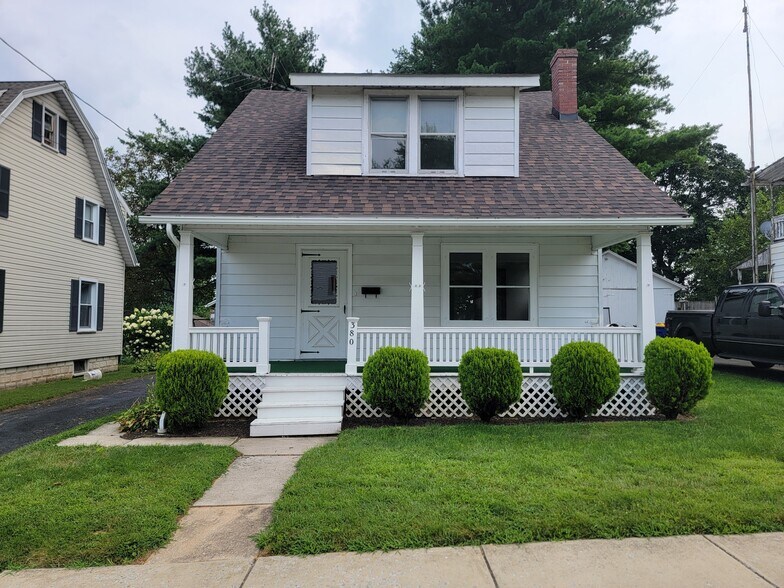 Primary Photo - 380 E Jackson St