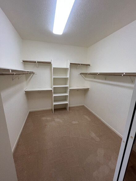 Building Photo - 1250 Earlton Ln