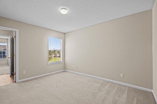 Building Photo - 310 Scrub Jay Dr