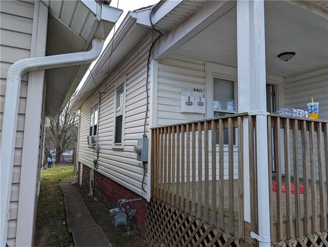 Building Photo - 880 Addison St