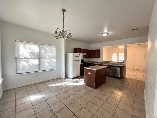 Building Photo - 107 Provines Dr