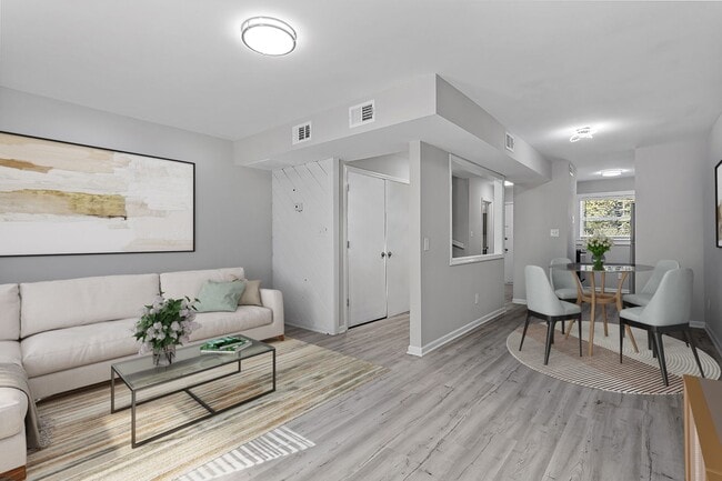 Building Photo - Beautifully Renovated Townhouse Near Downtown Clayton- EARN A MOTH OF UTILITIES!!