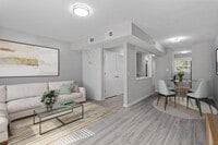 Building Photo - Beautifully Renovated Townhouse Near Downt...