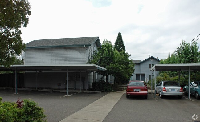 Primary Photo - Willow Run Townhouses