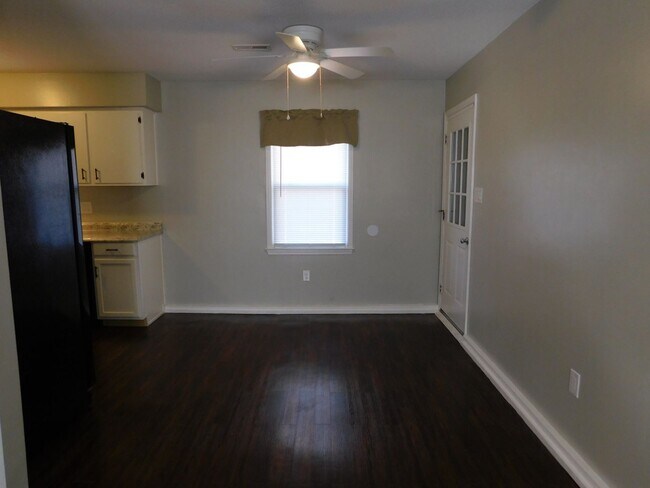Building Photo - Charming Home in Havelock