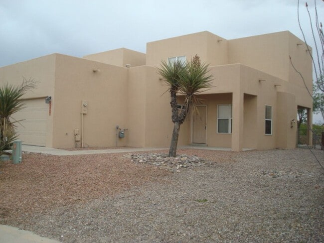 Primary Photo - Cute Townhouse in Desirable Area- Close to...