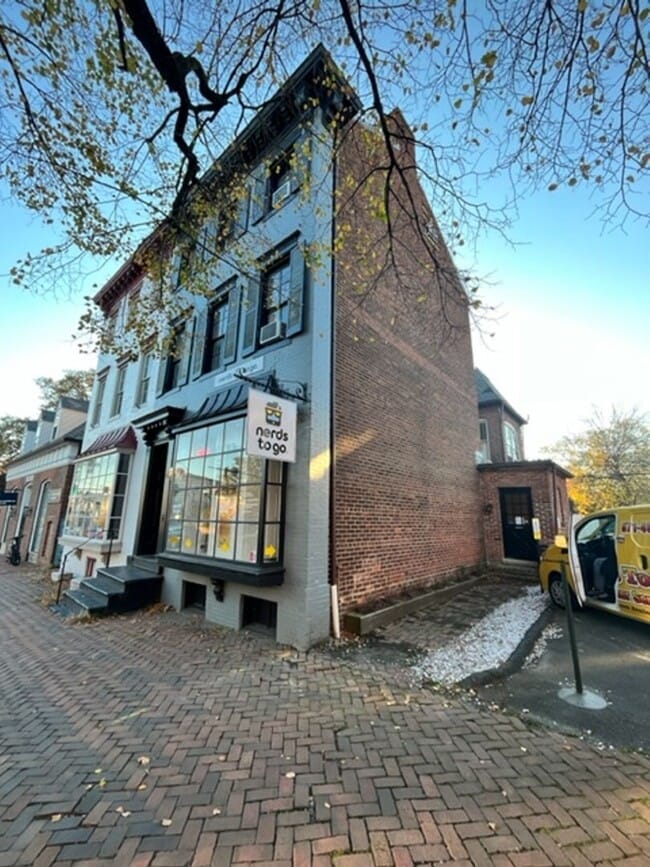 Primary Photo - 319-321 S. Washington Street