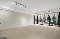 Building Photo - 1530 Key Blvd