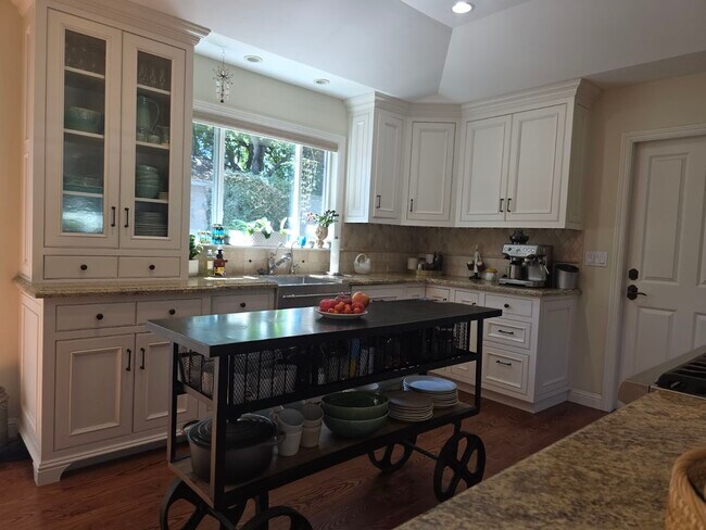 Building Photo - 2264 Grahn Dr