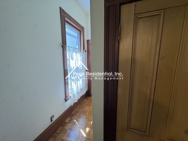Building Photo - Furnished 1bd/1ba Midtown Duplex!