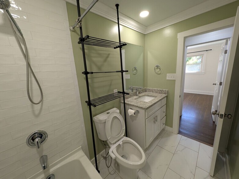 Building Photo - 1801 Kennesaw Dr