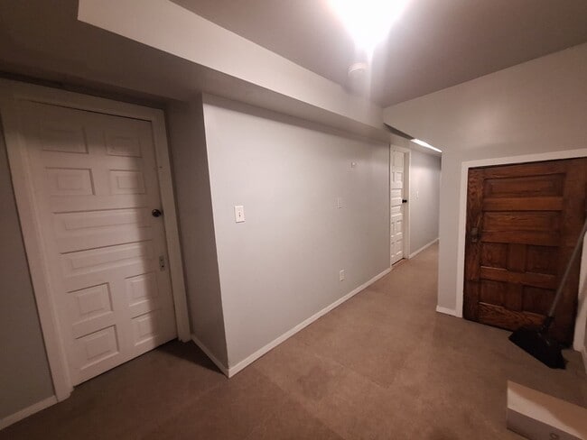 Building Photo - Large 3 Bedroom Open July 1st!