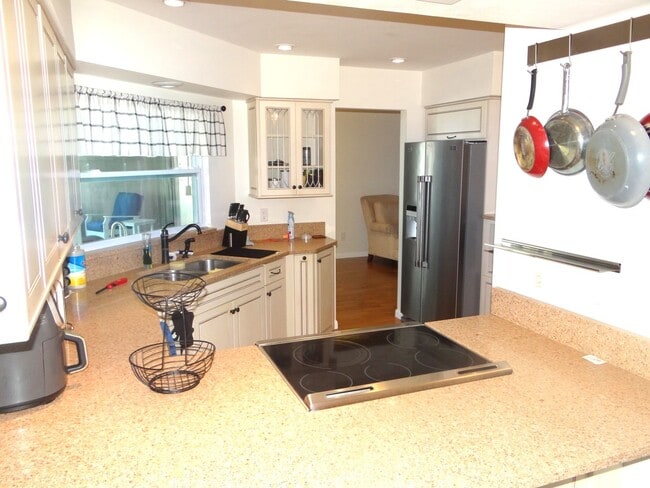 Building Photo - 1 bedroom for rent in this single family home.