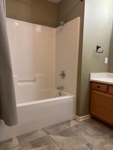 Building Photo - 503 Pelham Square Way