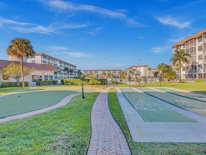 Building Photo - 901 Gardenia Dr