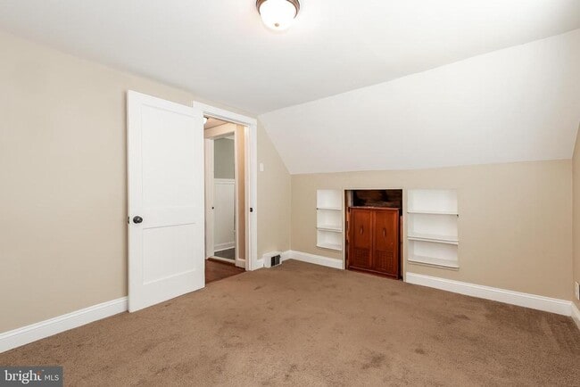 Building Photo - 227 Delview Ln