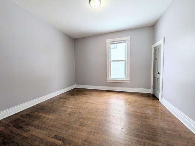 Building Photo - 306 N State St