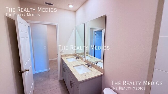 Building Photo - 702 Alta Vista Ct