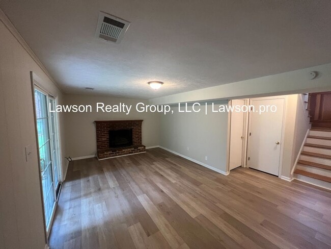 Building Photo - Beautiful Cave Spring Split Level with Bac...