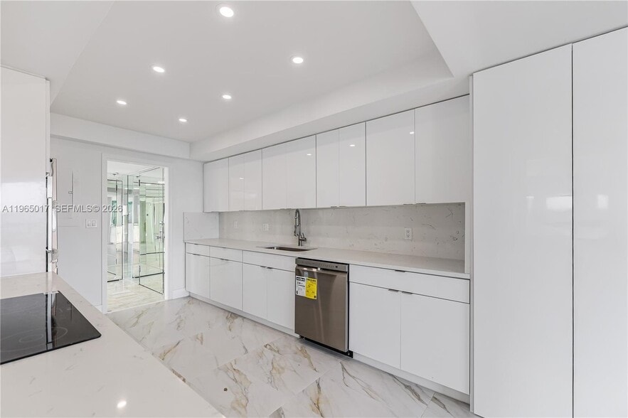 Building Photo - 1800 NE 114th St