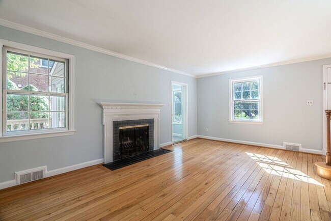 Building Photo - Charming 3 Bedroom Colonial Home in Bethesda