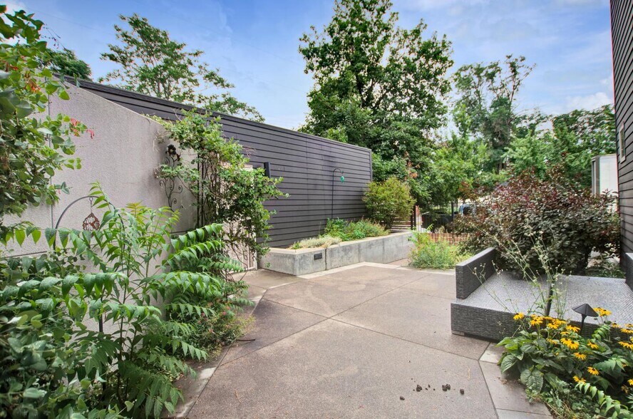 Building Photo - Contemporary Whittier home with wraparound deck