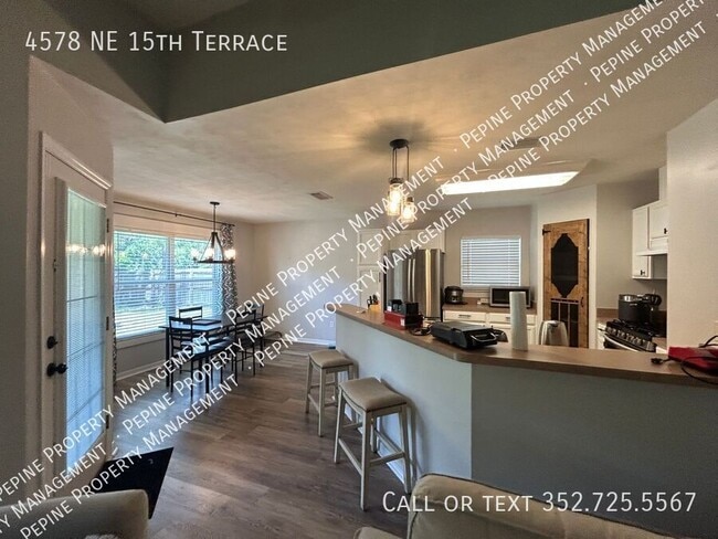 Building Photo - 4578 NE 15th Ter