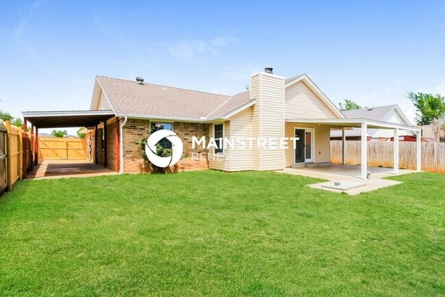 Building Photo - 3 Bedroom Pet-Friendly Home in MOORE, OK with Main Street Renewal