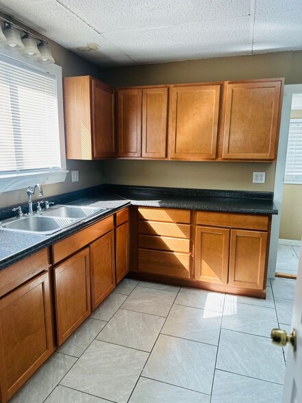 Building Photo - 15 Van Patten St