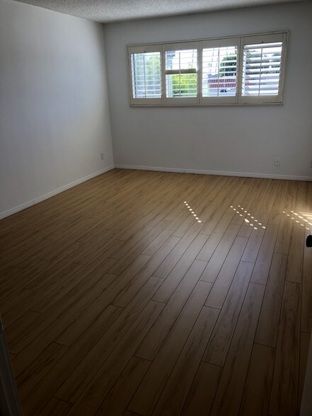 Building Photo - 1233 Amherst Ave