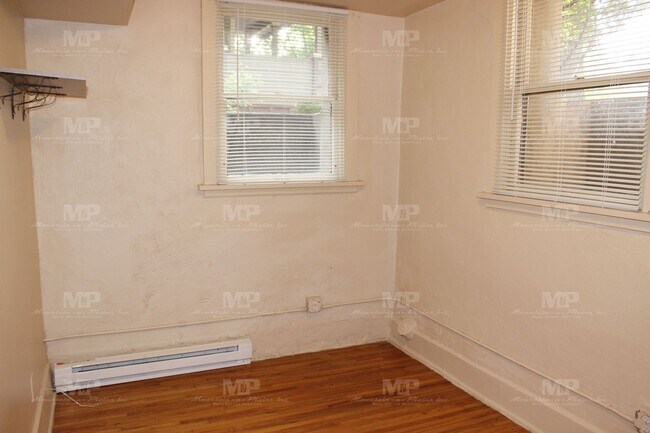 Building Photo - 322 1/2 W Laurel St