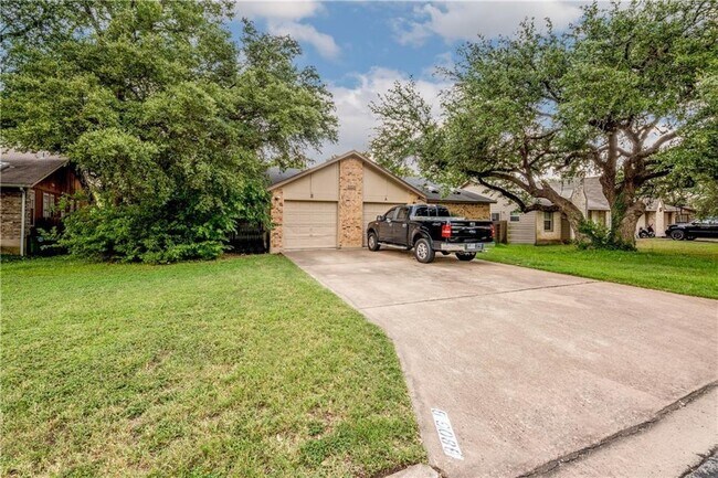 Building Photo - 8806 Piney Point Dr