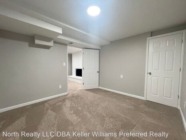 Building Photo - 2 br, 1 bath House - 1184 Clinton St. #B