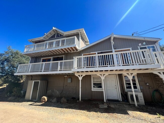 Building Photo - Stunning 3BR/3BA + Loft Home | 1,920 SqFt ...