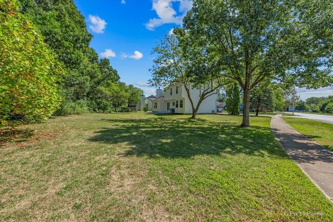 Building Photo - 731 Hickory Ln