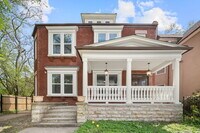 Building Photo - 1025 E 48th St