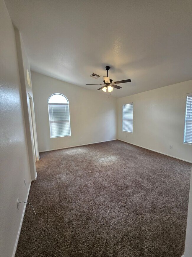 Building Photo - Single Story Large 4 bedroom- Maricopa